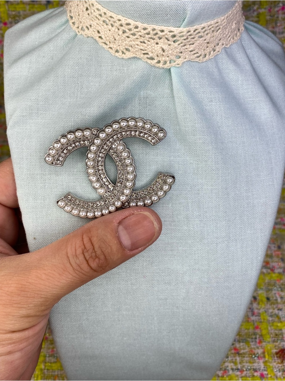 AA great Silver Pearl Double-C Logo pin - Designer Style